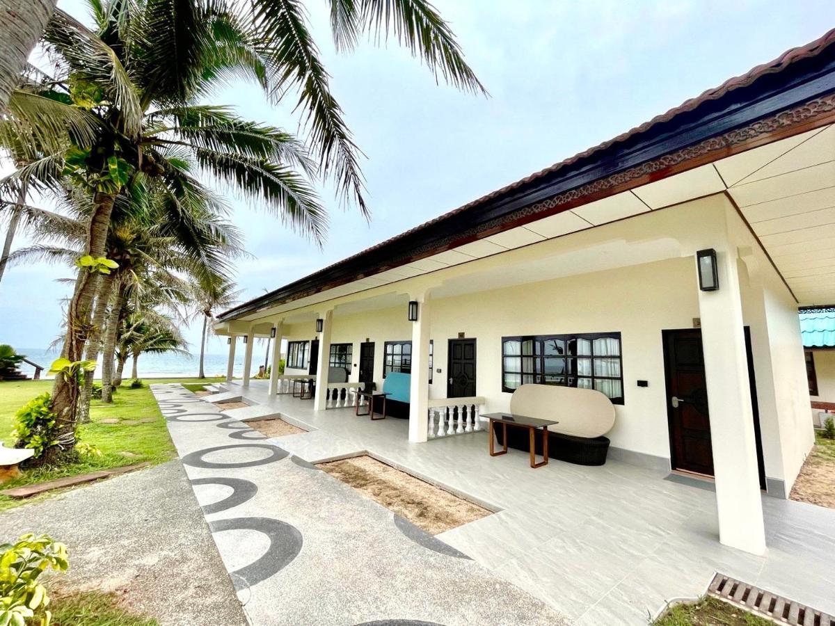 Ban Saithong Beach Resort Bang Saphan Noi Exterior photo