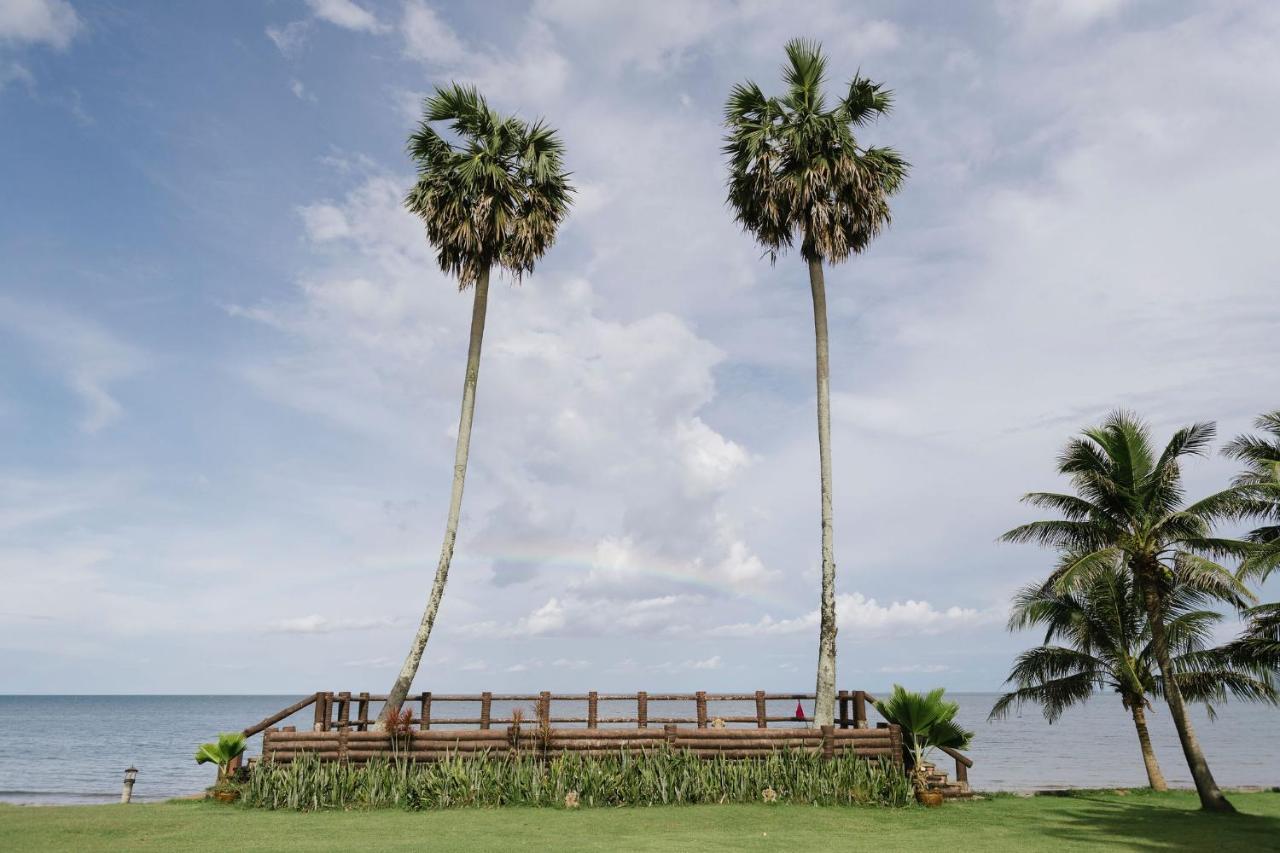 Ban Saithong Beach Resort Bang Saphan Noi Exterior photo